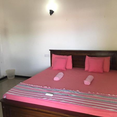 Reshani Guest House Negombo Esterno foto