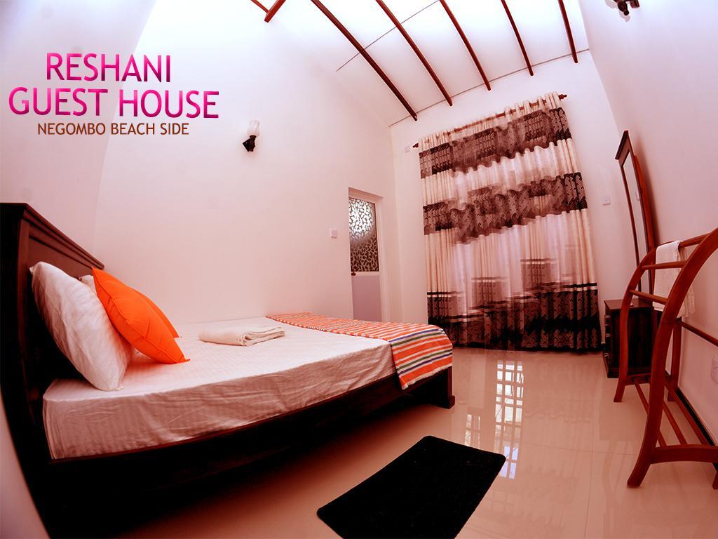 Reshani Guest House Negombo Esterno foto