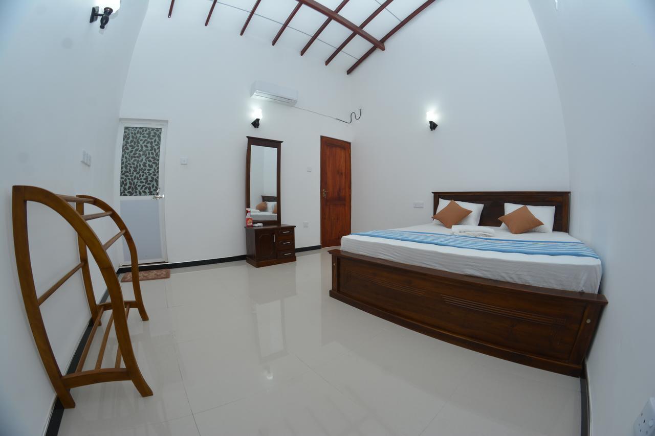 Reshani Guest House Negombo Esterno foto