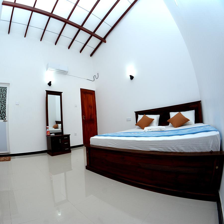 Reshani Guest House Negombo Esterno foto