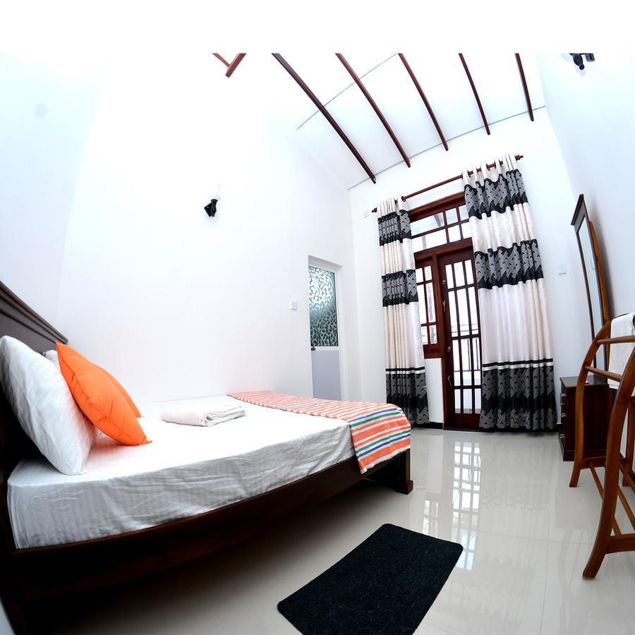 Reshani Guest House Negombo Esterno foto