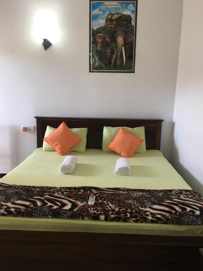 Reshani Guest House Negombo Esterno foto
