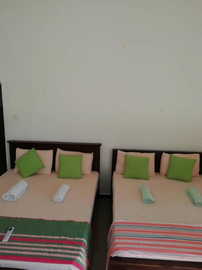 Reshani Guest House Negombo Esterno foto