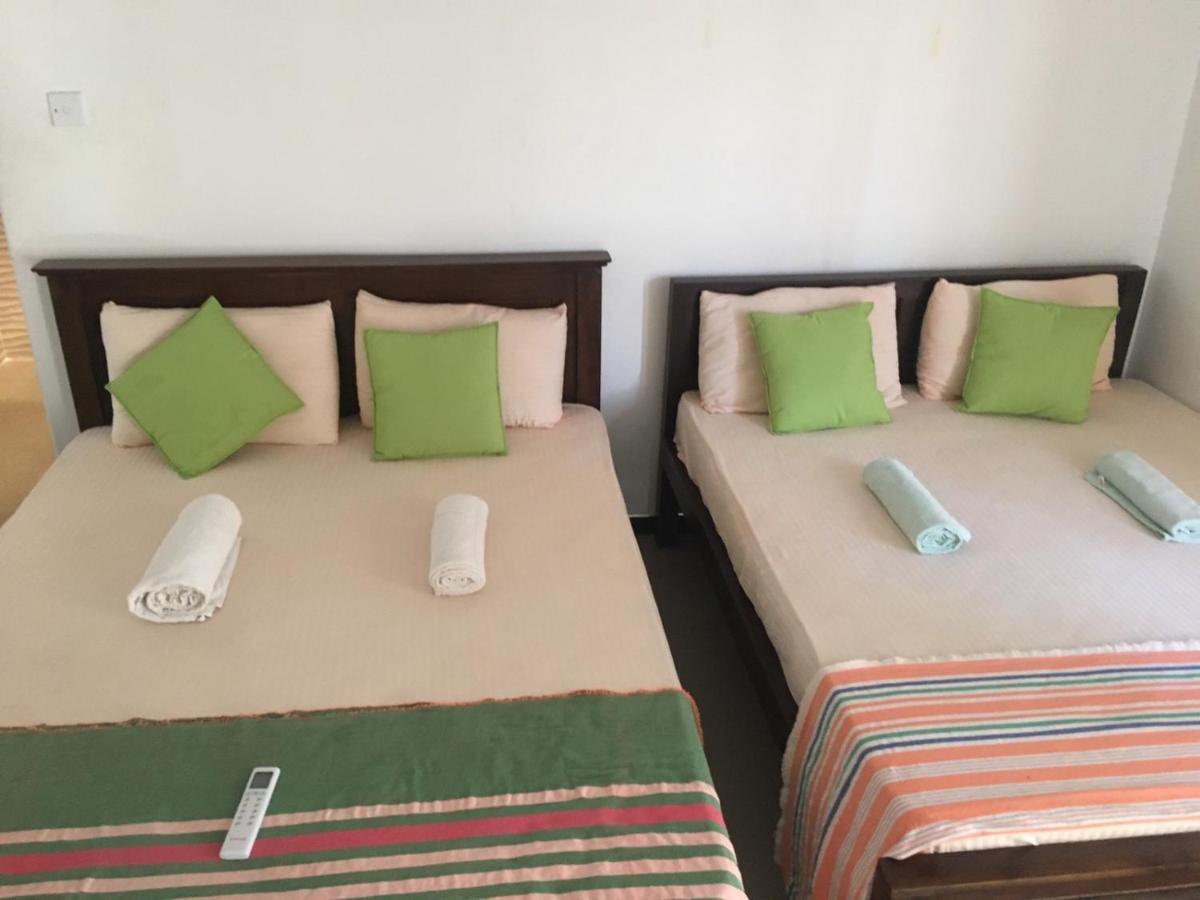 Reshani Guest House Negombo Esterno foto