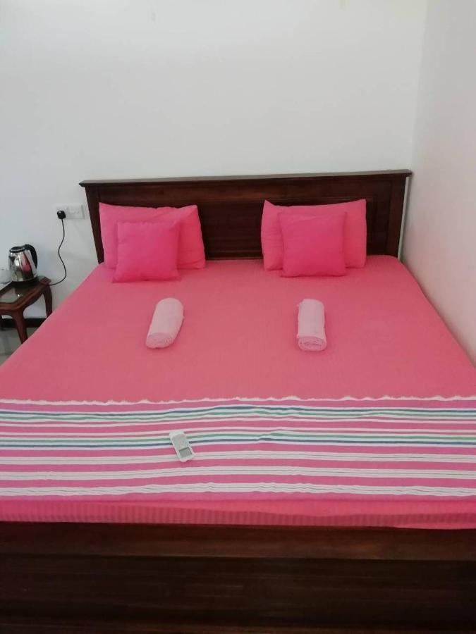 Reshani Guest House Negombo Esterno foto