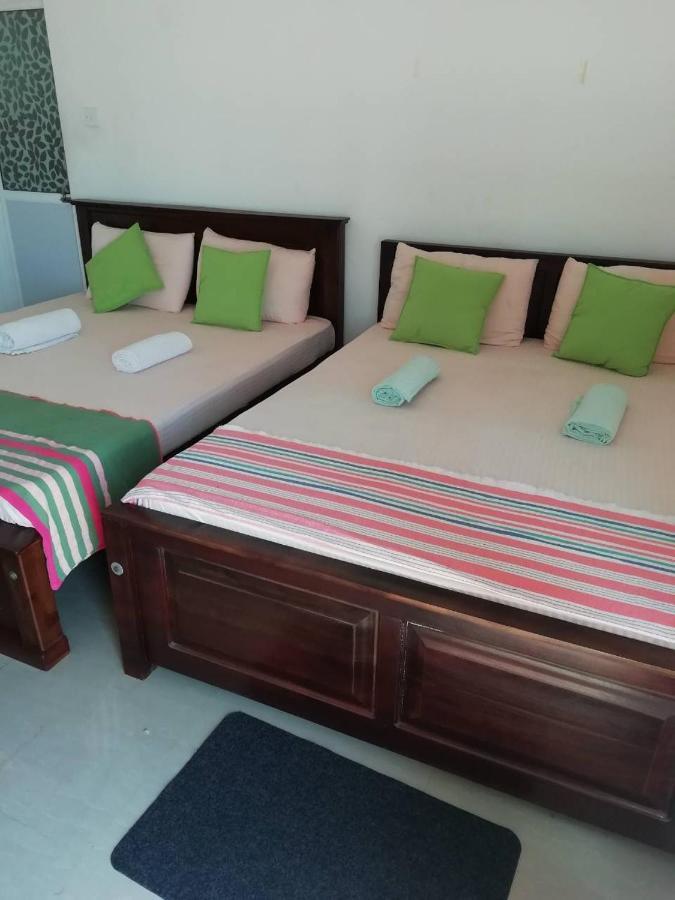 Reshani Guest House Negombo Esterno foto