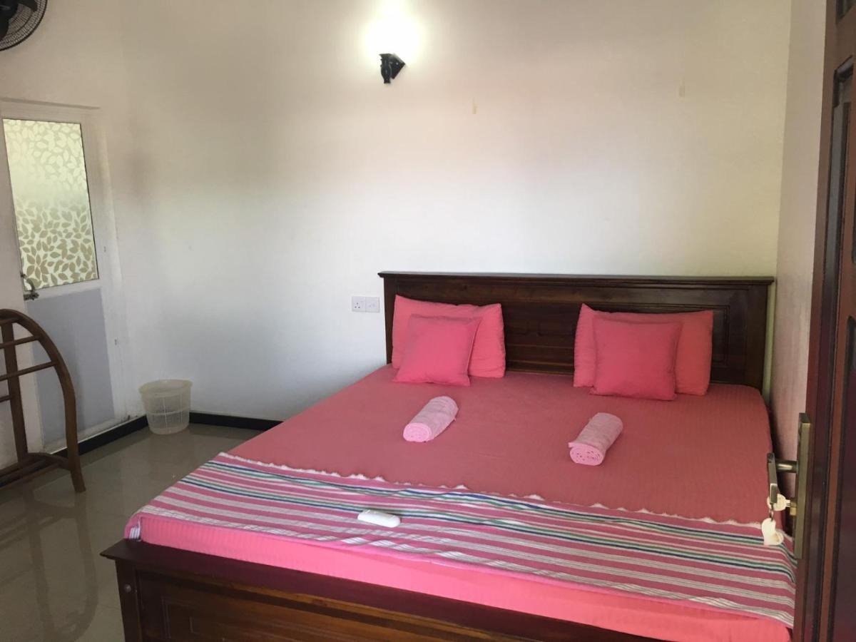 Reshani Guest House Negombo Esterno foto