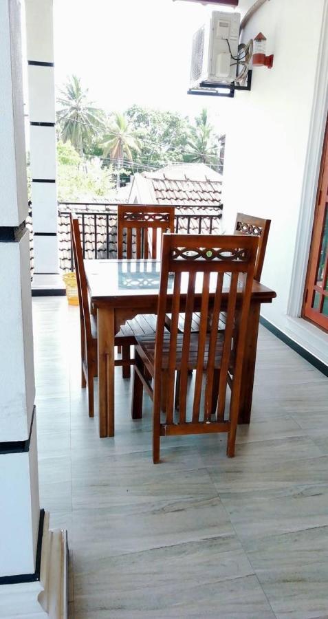 Reshani Guest House Negombo Esterno foto