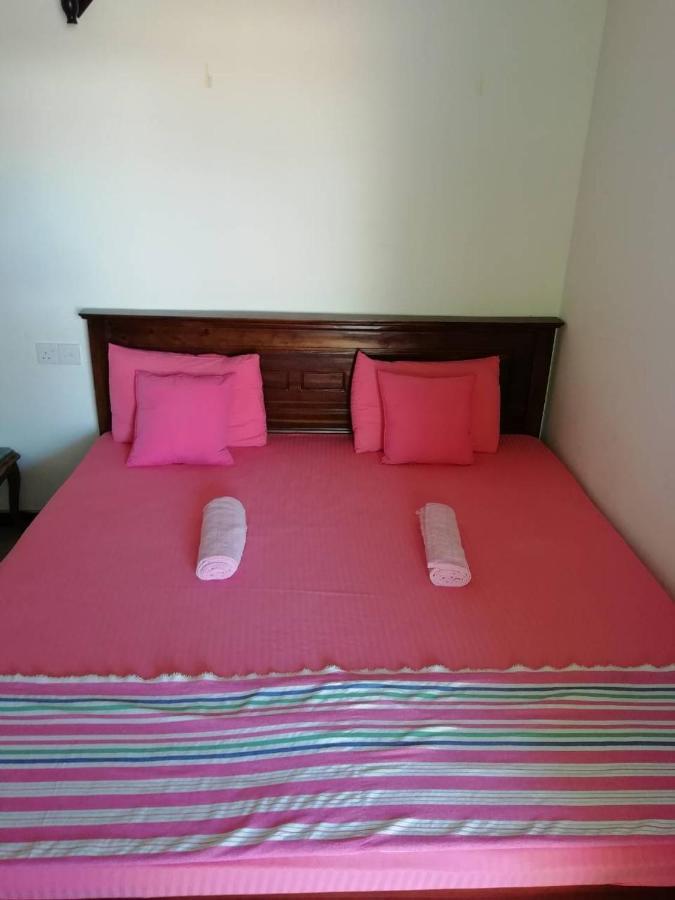 Reshani Guest House Negombo Esterno foto