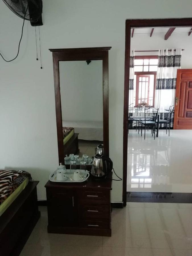 Reshani Guest House Negombo Esterno foto