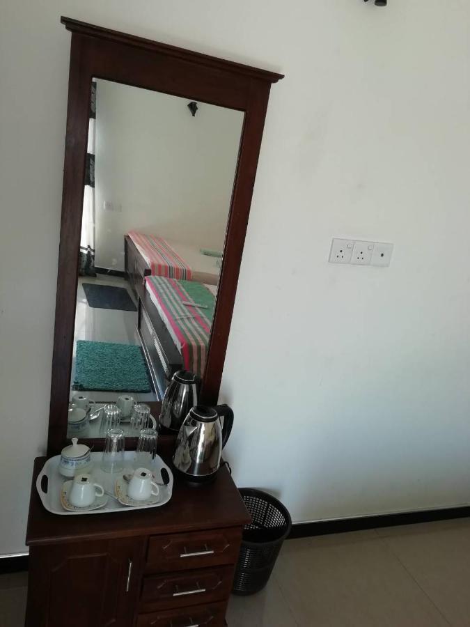 Reshani Guest House Negombo Esterno foto