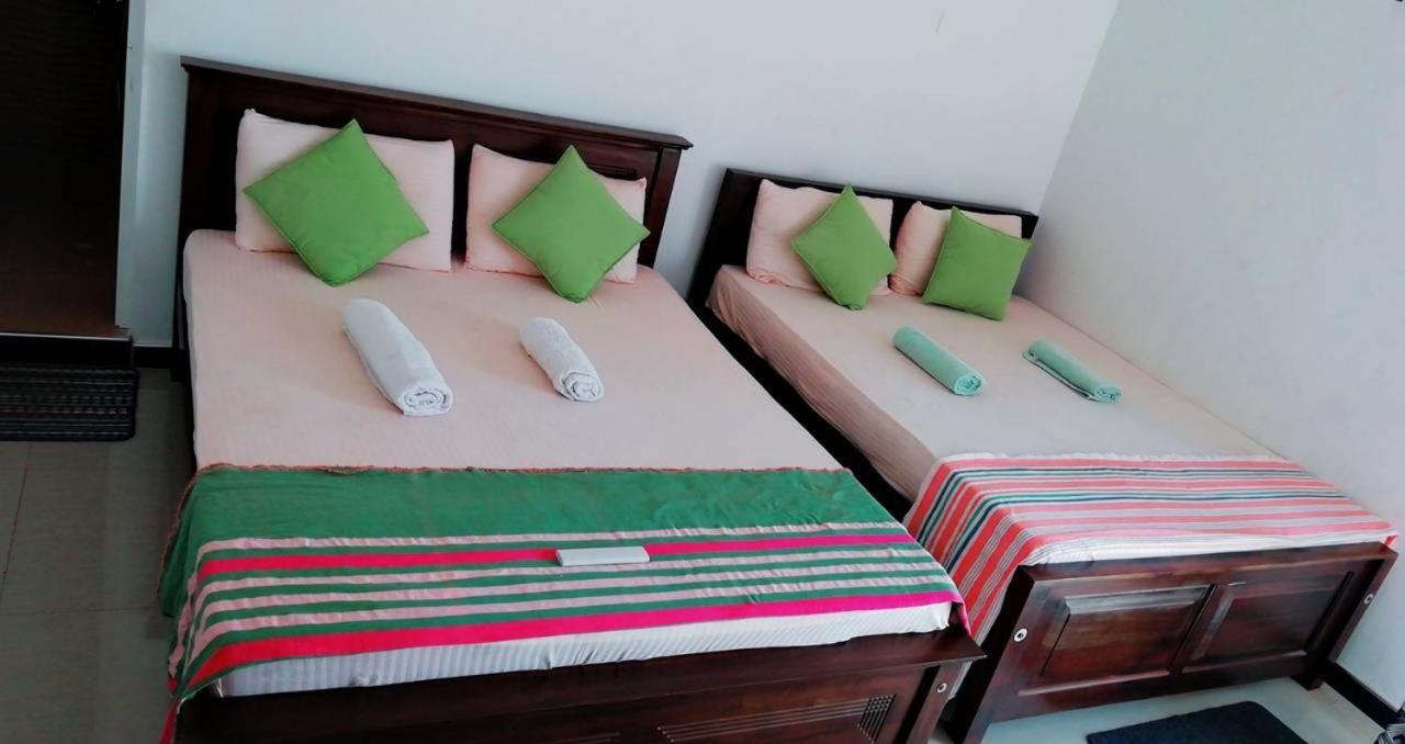 Reshani Guest House Negombo Esterno foto