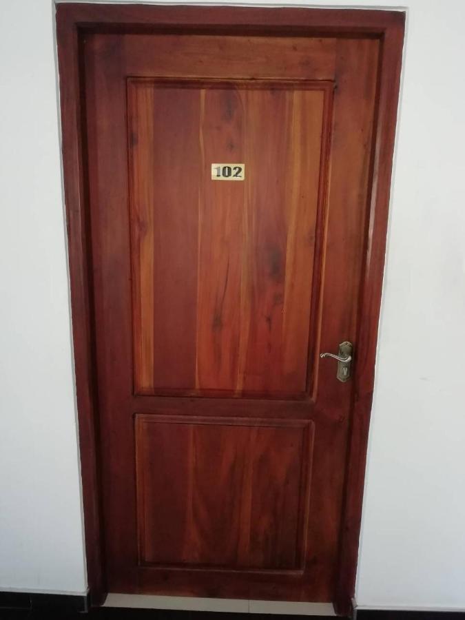 Reshani Guest House Negombo Esterno foto