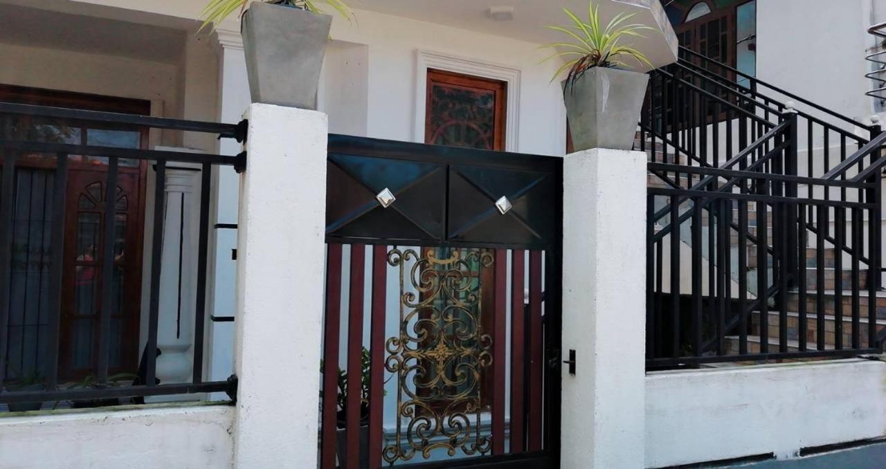 Reshani Guest House Negombo Esterno foto