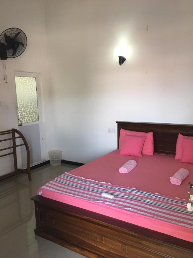 Reshani Guest House Negombo Esterno foto