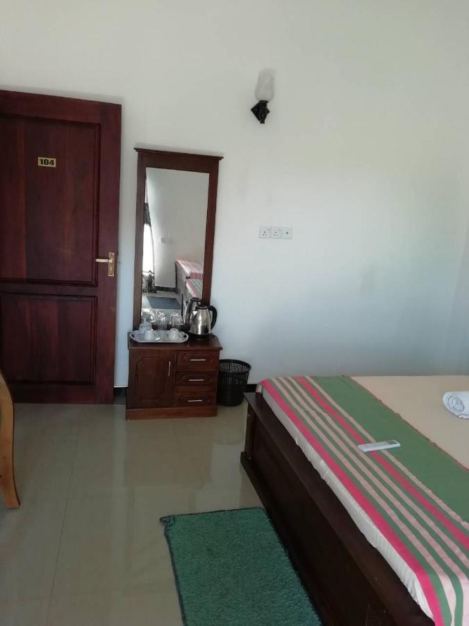 Reshani Guest House Negombo Esterno foto